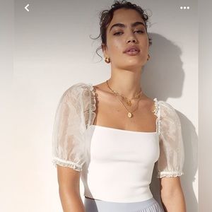 NWT Wilfred | Aritzia Puff Sleeve Crop Top